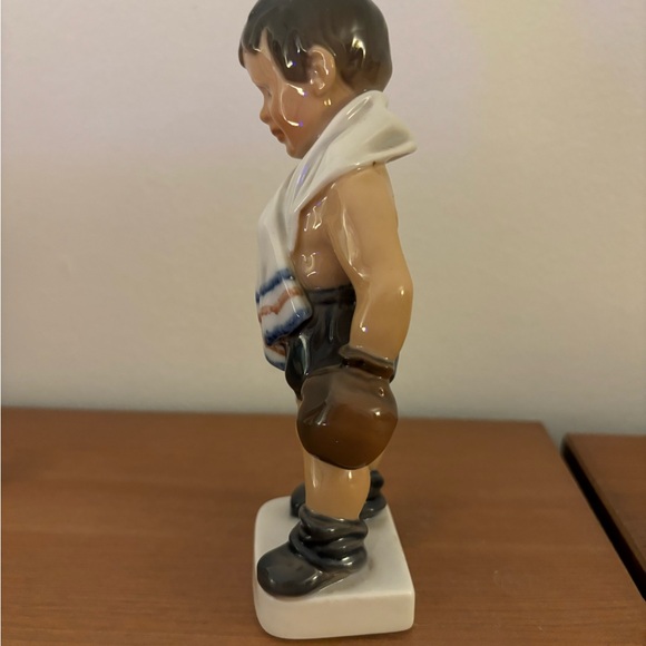 Royal Copenhagen Dahl Jensen Deadly Boxer 1069 - Picture 4 of 5